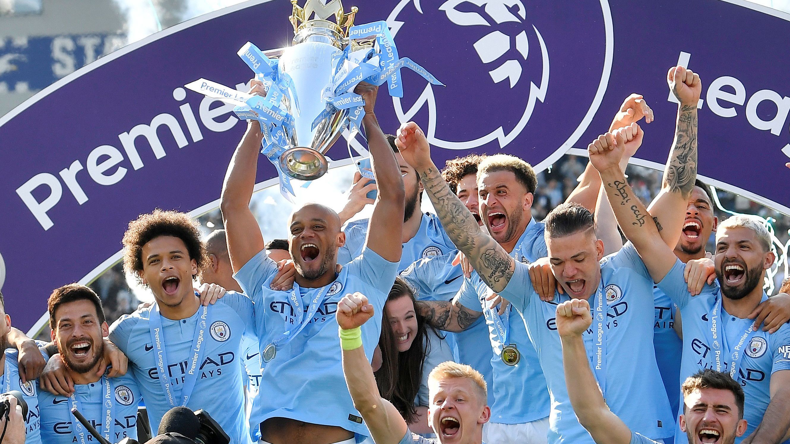 体育欧冠：梅西传射建功 巴萨 2-0尤文