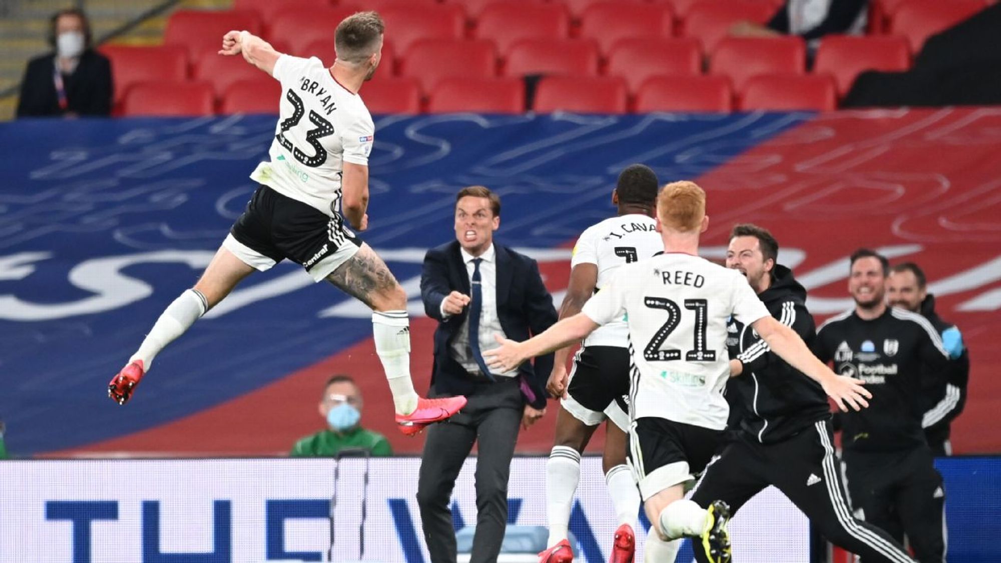 皇马客场3-0击败毕巴，阿诺德表现神勇但伤退，展现世界级水准，但伤病困扰持续。